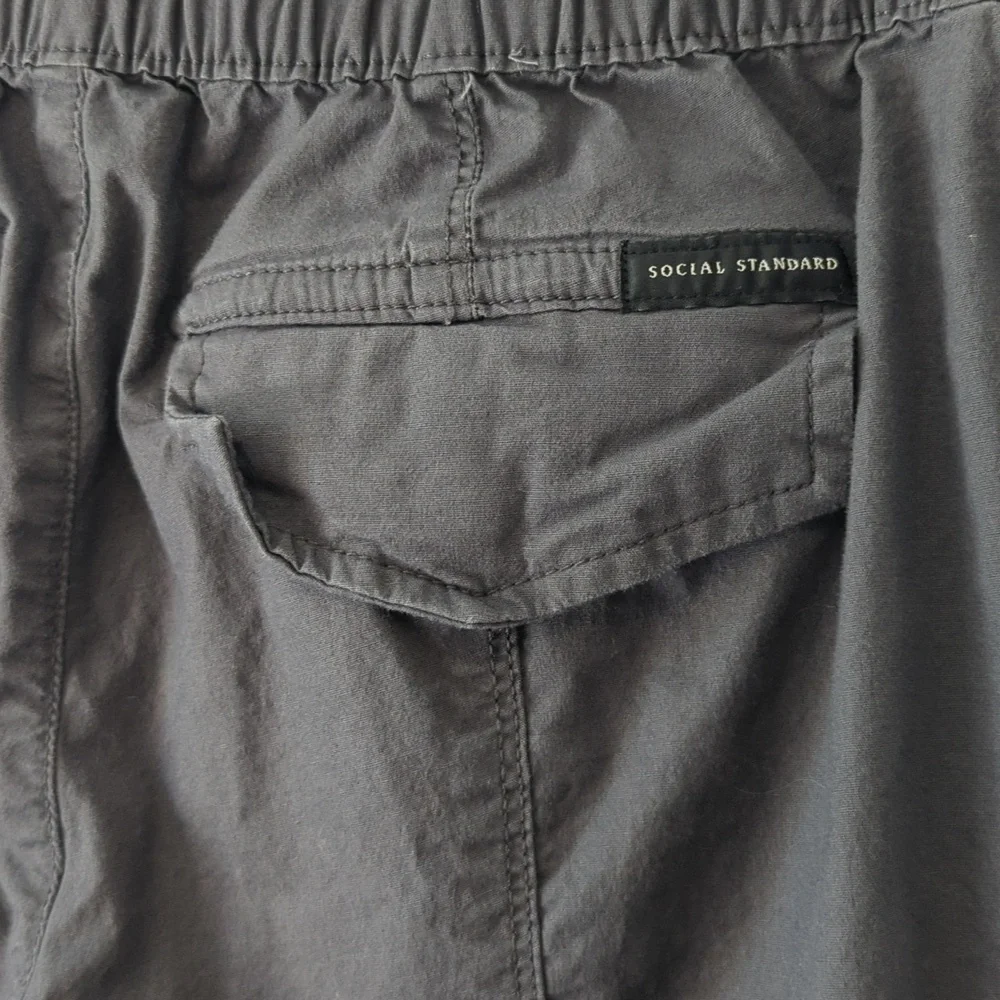 Social Standard By Sanctuary Dark Blue Grey Cargo Capris, Women's Small - Picture 3 of 7